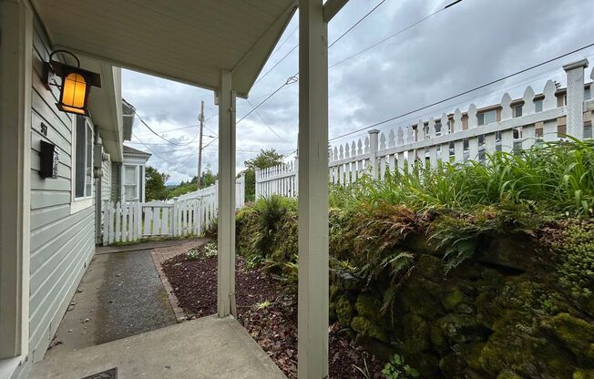 Tranquil 1 Bed, 1 Bath House!