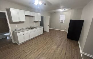 2 beds, 1 bath, $1,295