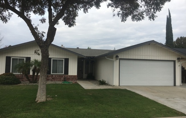 Clean Family Home in Ceres!