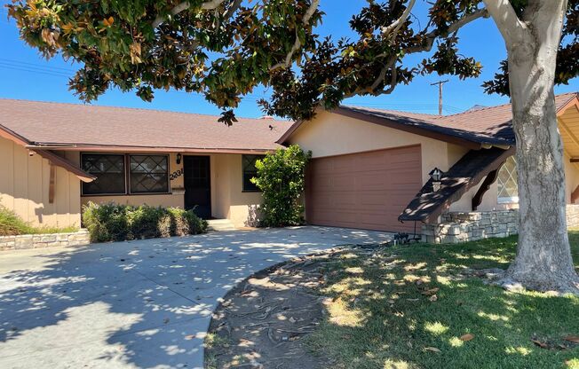 4 Bedroom Mid-Century Classic Fullerton Home Near Cal State Fullerton