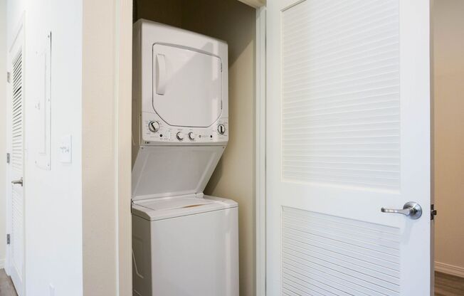 Studio, 1 bath, 356 sqft, $1,175