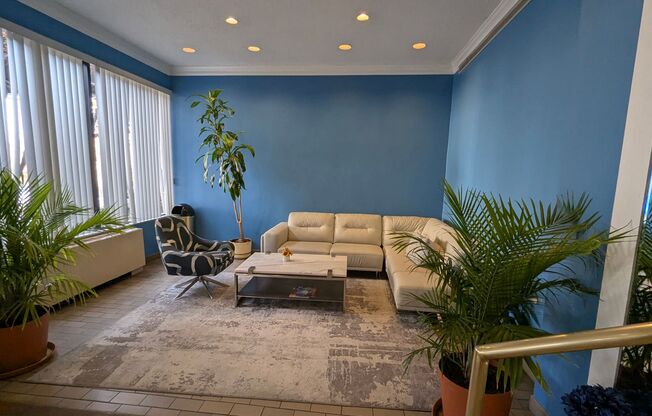 Cozy 1 Bed 1 Bath Condo In Vibrant Pavilion On The Park