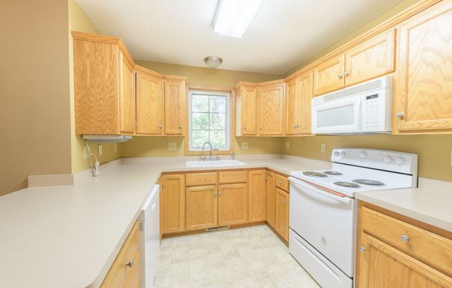 Fantastic 3 bed 3 bath townhome in Coon rapids!