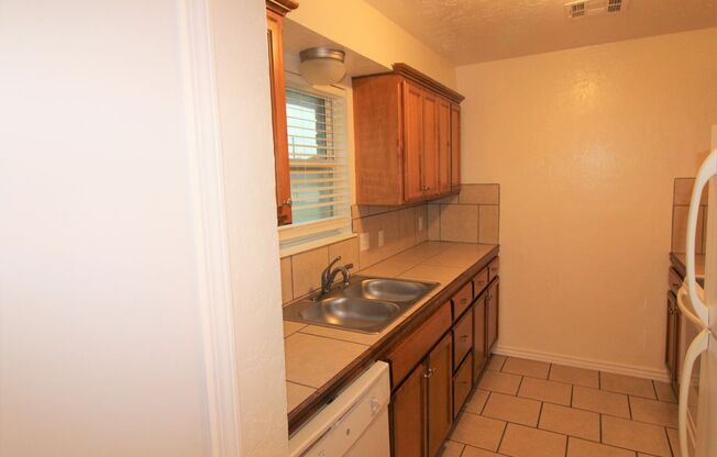 2 beds, 1 bath, 950 sqft, $895, Unit 118