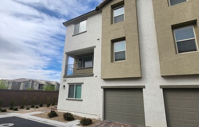 3 story 3 bed/3 bath townhouse in brand new Watercolor Community