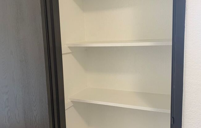 1 bed, 1 bath, 620 sqft, $1,200, Unit 3220 N