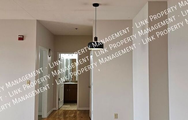 2 beds, 1 bath, $1,400, Unit APARTMENT 305