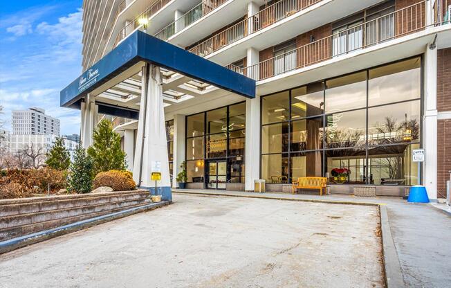 3 beds, 2 baths, 1,375 sqft, $5,200, Unit 9J