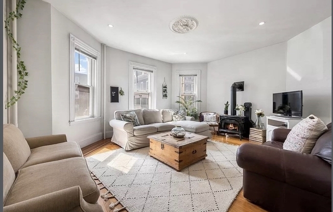866 E 5 ST