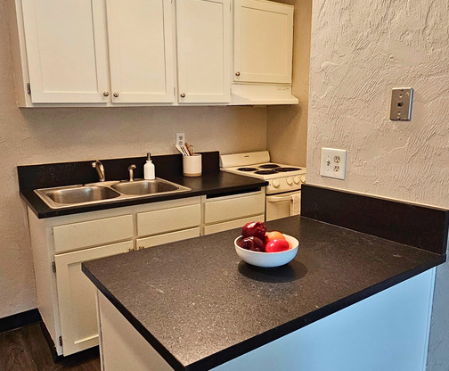 1 bed, 1 bath, $1,200, Unit 31