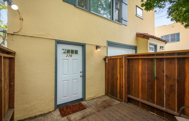 1 bed, 1 bath, $2,745, Unit 270 Everett Ave., A