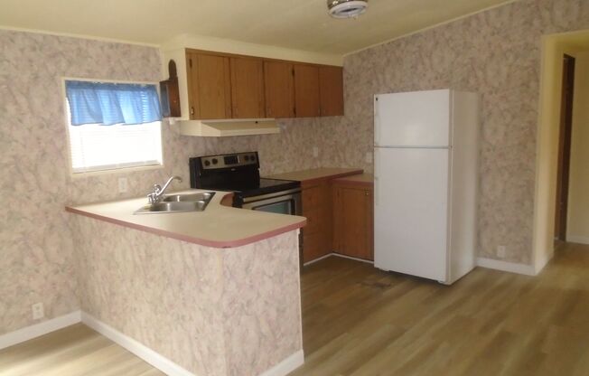 3 beds, 2 baths, $1,400