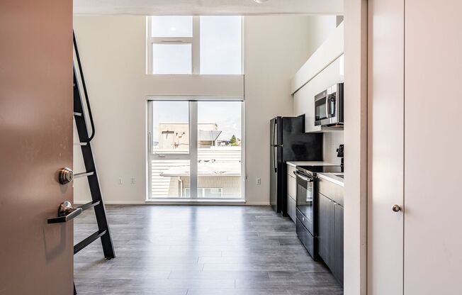 Studio, 1 bath, 439 sqft, $1,725, Unit 711