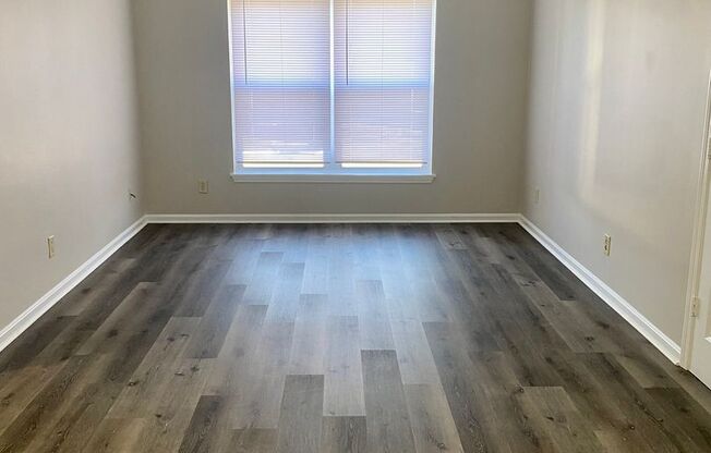 Second floor two bedroom apartment in Portland- Section 8 accepted