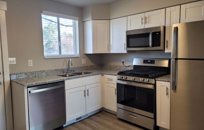 2 beds, 1 bath, 800 sqft, $1,395, Unit #16