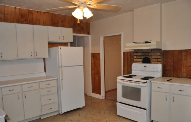 2 beds, 1 bath, $1,195