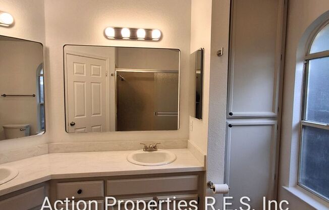 3 beds, 2 baths, $2,495