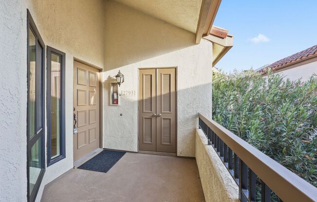 FINISTERRA ON THE LAKE: Remodeled 3 Bedroom 2 Bath 2 Two Story Condo With Step Down Living Room