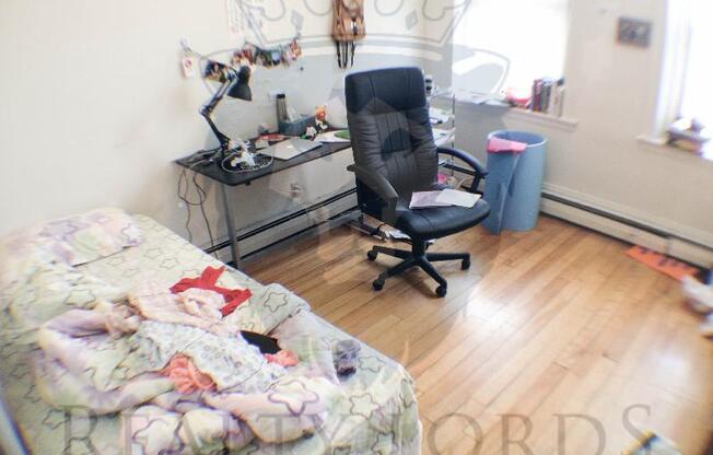 1422 COMMONWEALTH AVE