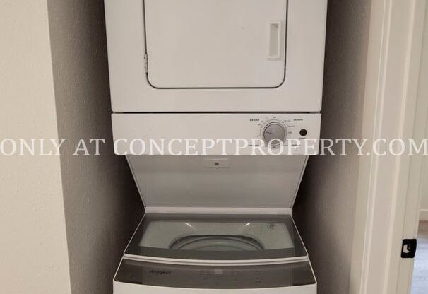 2 beds, 1 bath, 894 sqft, $1,599, Unit 23