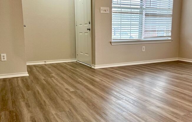 Spacious Duplex in Quiet Neighborhood
