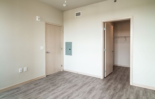 1 bed, 1 bath, 692 sqft, $1,800, Unit 521