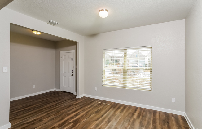 2423 VALENCIA CRES