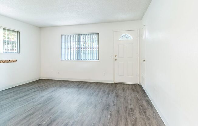 2 beds, 1 bath, 800 sqft, $2,320, Unit 2D