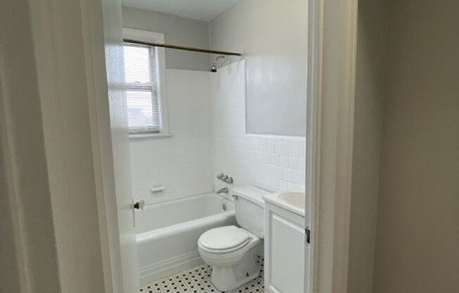 Studio, 1 bath, 340 sqft, $1,771, Unit 505