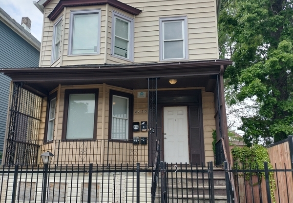 8320 S MUSKEGON AVE