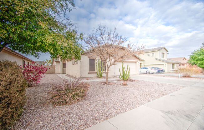 4 Bedroom in Morning Sun!!