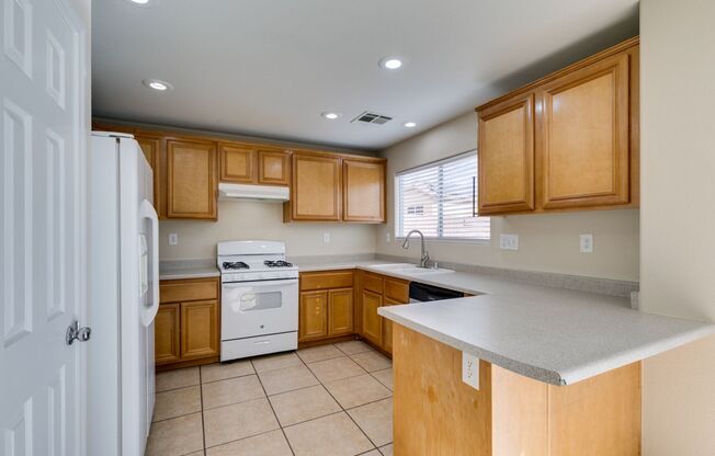 4 beds, 2.5 baths, $1,900