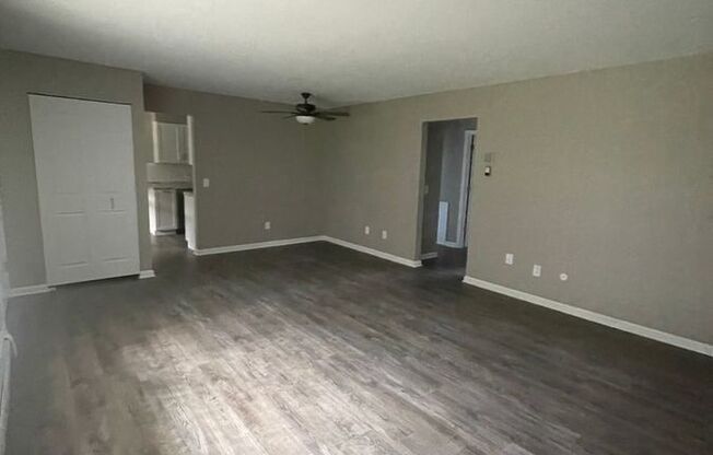 2 beds, 1 bath, 900 sqft, $1,195