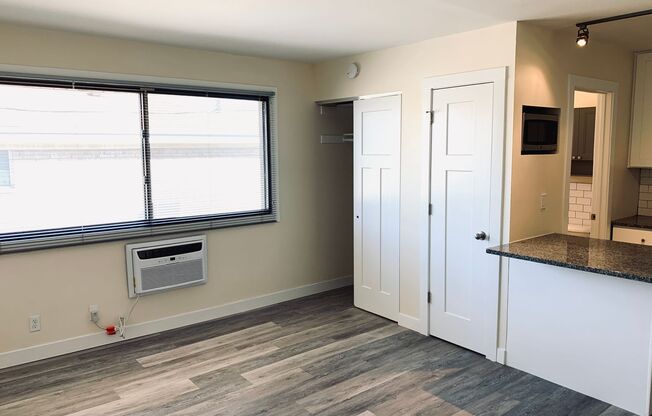 Studio, 1 bath, $725, Unit 06