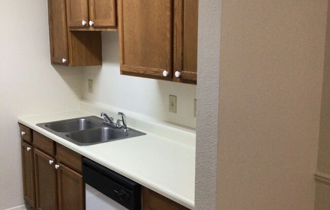 1 bed, 1 bath, 800 sqft, $700, Unit 34