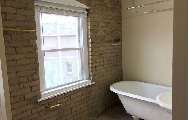 2 beds, 1 bath, $1,345, Unit 12