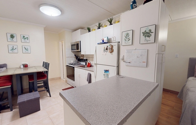 1 bed, 1 bath, 450 sqft, $1,800, Unit T34