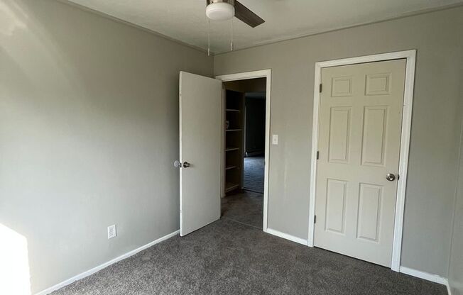 2 beds, 1 bath, $990, Unit 202