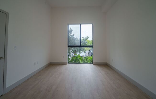 3 beds, 2 baths, 1,348 sqft, $2,622, Unit 114