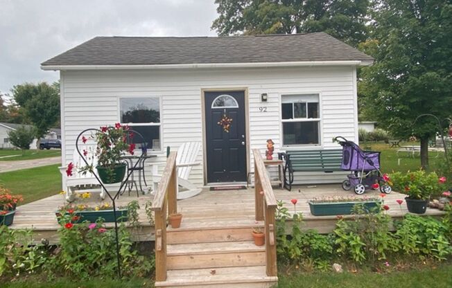 2 Bed, 1 Bath Single-Family Home – Close to Downtown Cedar Springs