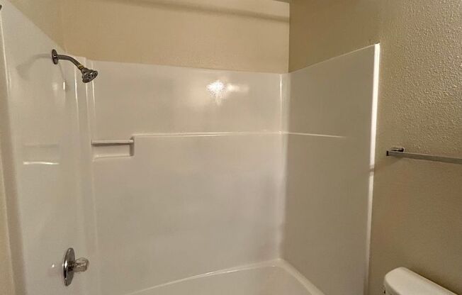 1 bed, 1 bath, 510 sqft, $1,125, Unit 3833 24th Pl NE