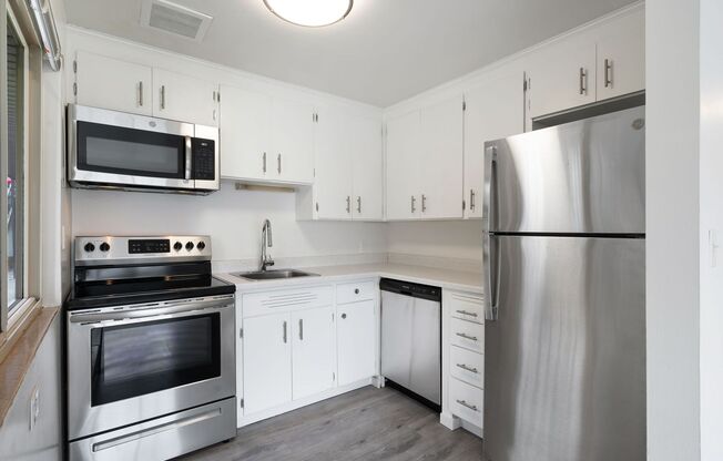2 beds, 1 bath, 850 sqft, $1,995