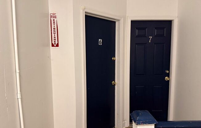 2 beds, 1 bath, 736 sqft, $1,350, Unit 6