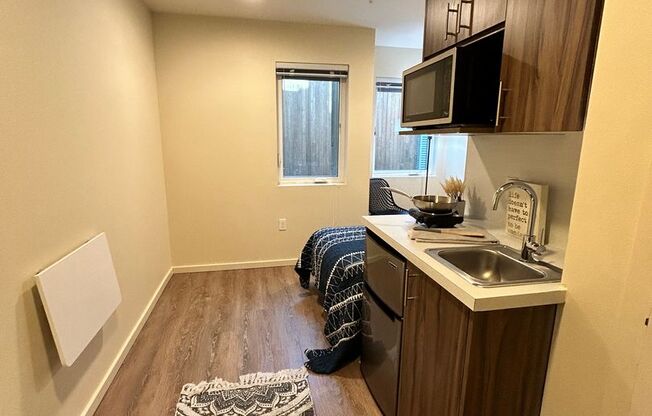 Studio, 1 bath, 175 sqft, $1,035, Unit 423