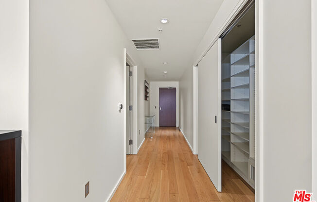 1 bed, 1.5 baths, 1,090 sqft, $3,000, Unit 302