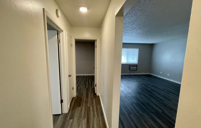 2 beds, 1 bath, 760 sqft, $1,100, Unit 12