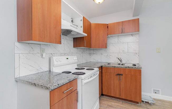 2 beds, 1 bath, $1,195, Unit Unit B