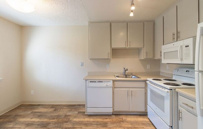 2 beds, 1 bath, $1,575, Unit 24