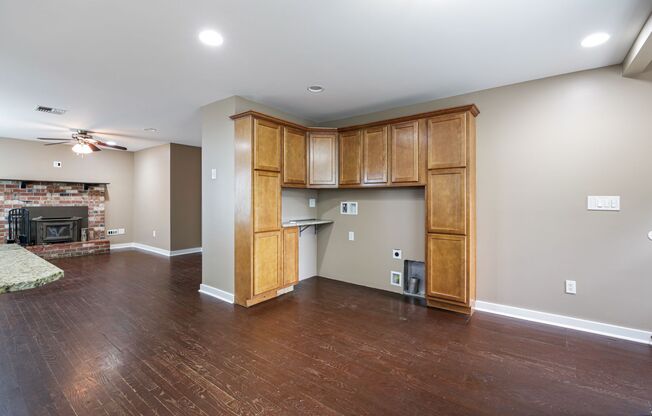 2 beds, 1 bath, $2,100