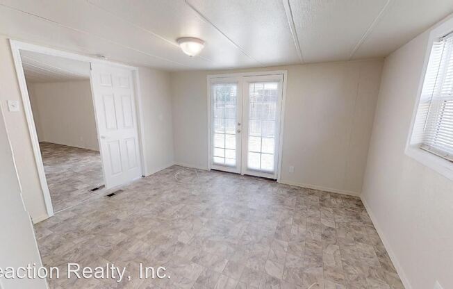 700 E.Washington St. #081